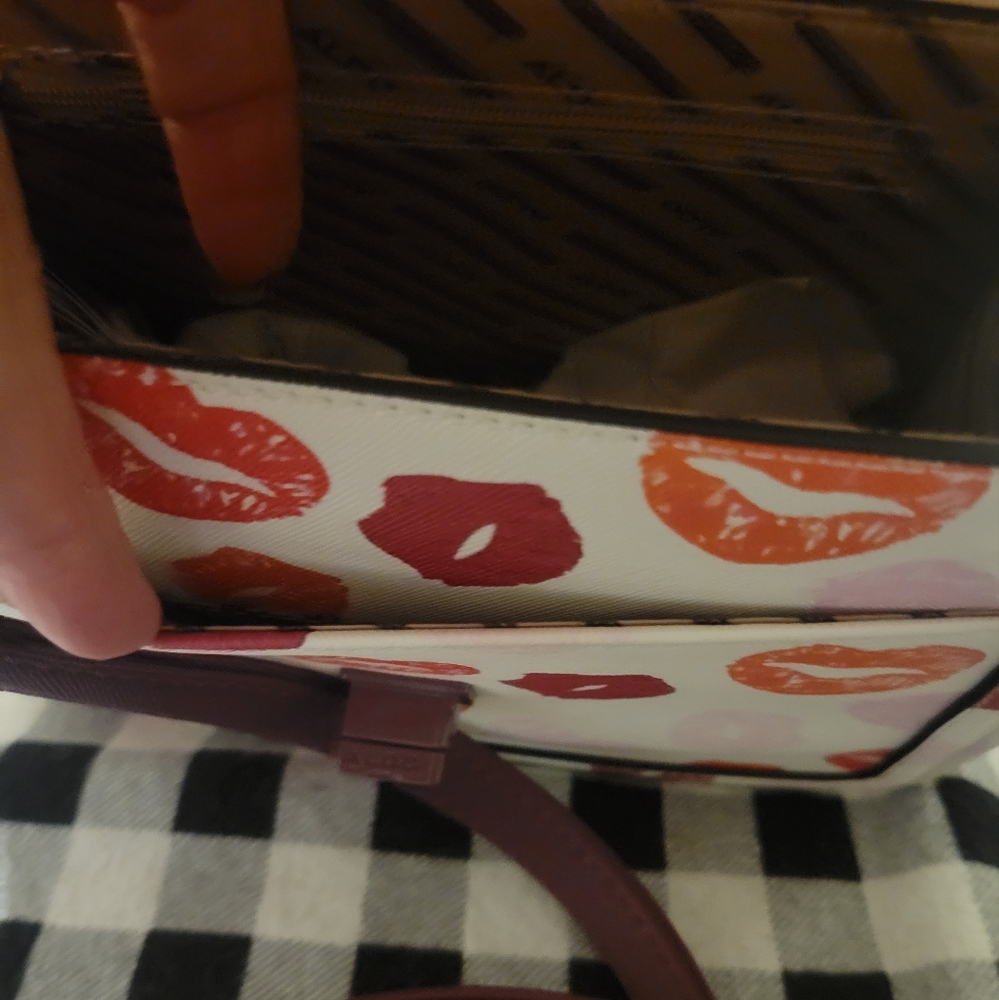 BRAND NEW WITH TAGS ALDO VALENTINES DAY SMALL SATCHEL. - Picture 3 of 4